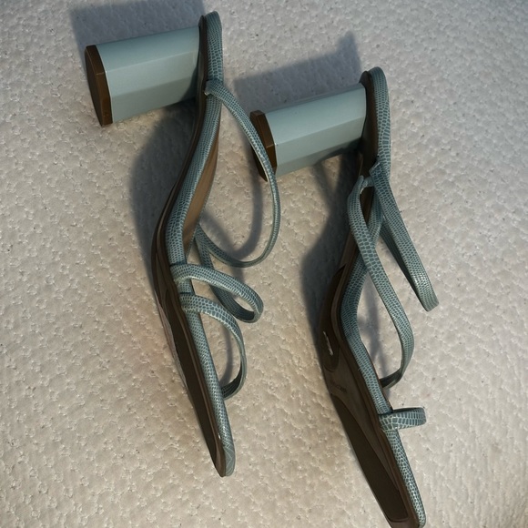 Brand new Marc Fisher teal heels - Picture 4 of 4